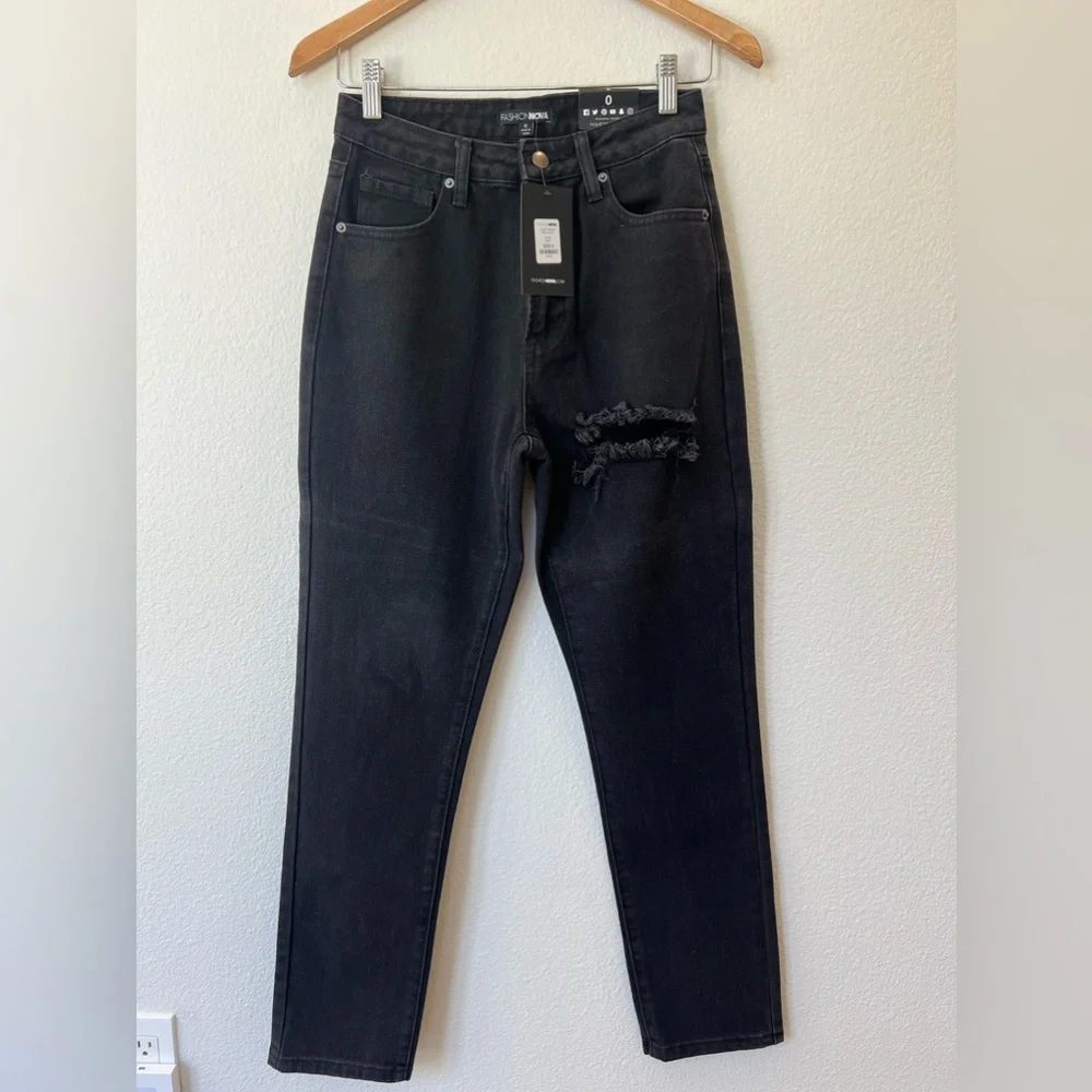 Jaydon Ripped Mom Jeans - Black. Size 0 - Picture 3 of 9